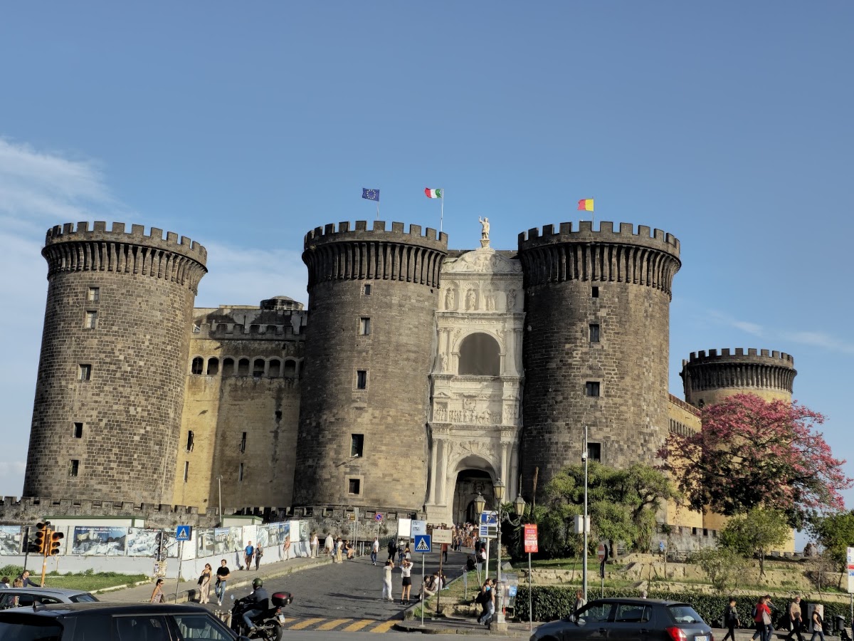Palazzo Petrucci e la congiura dei baroni — Palazzi di Napoli