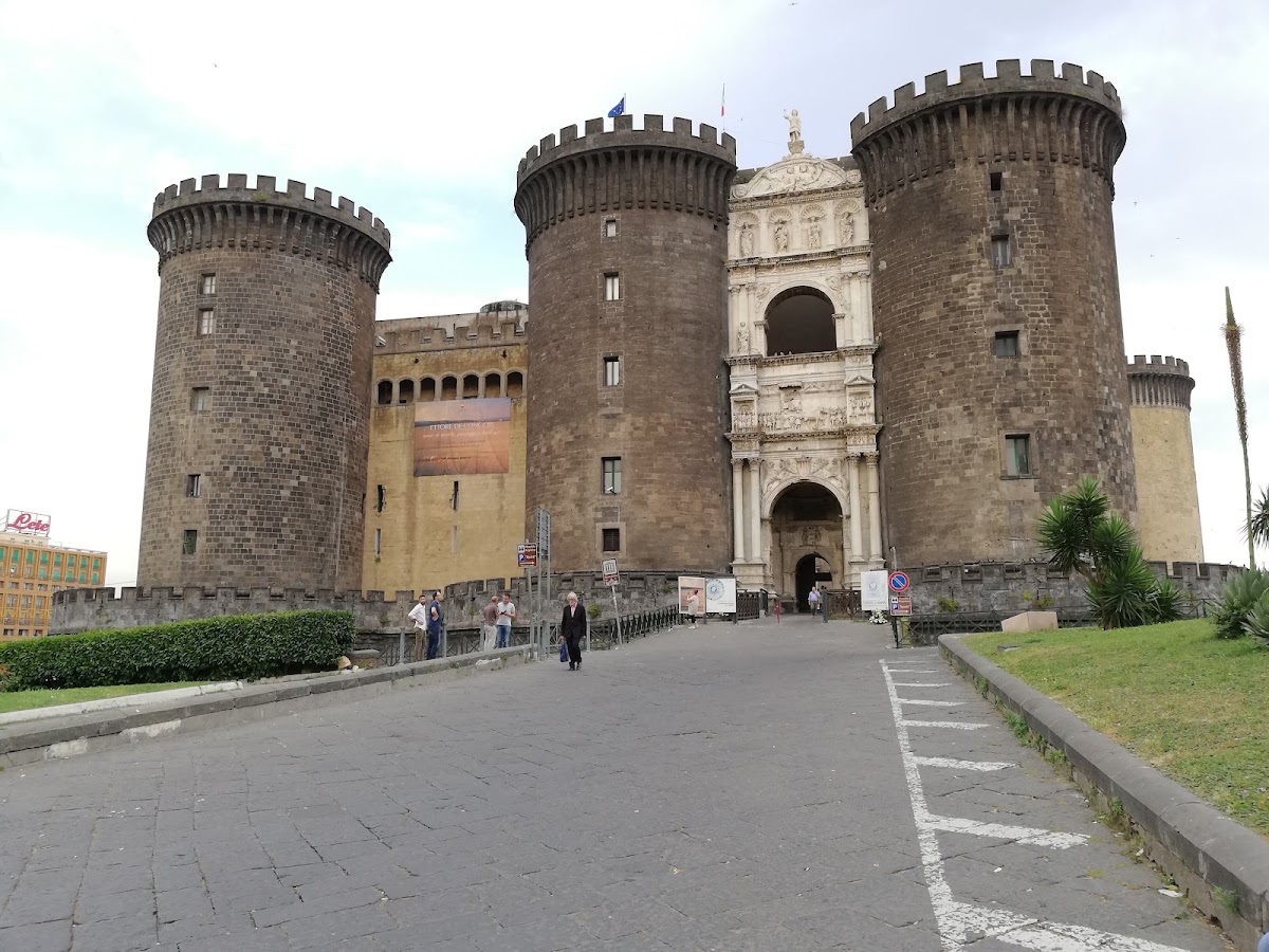 Capitolo 9 · Il porto e i commerci di Neapolis — Come Era Napoli