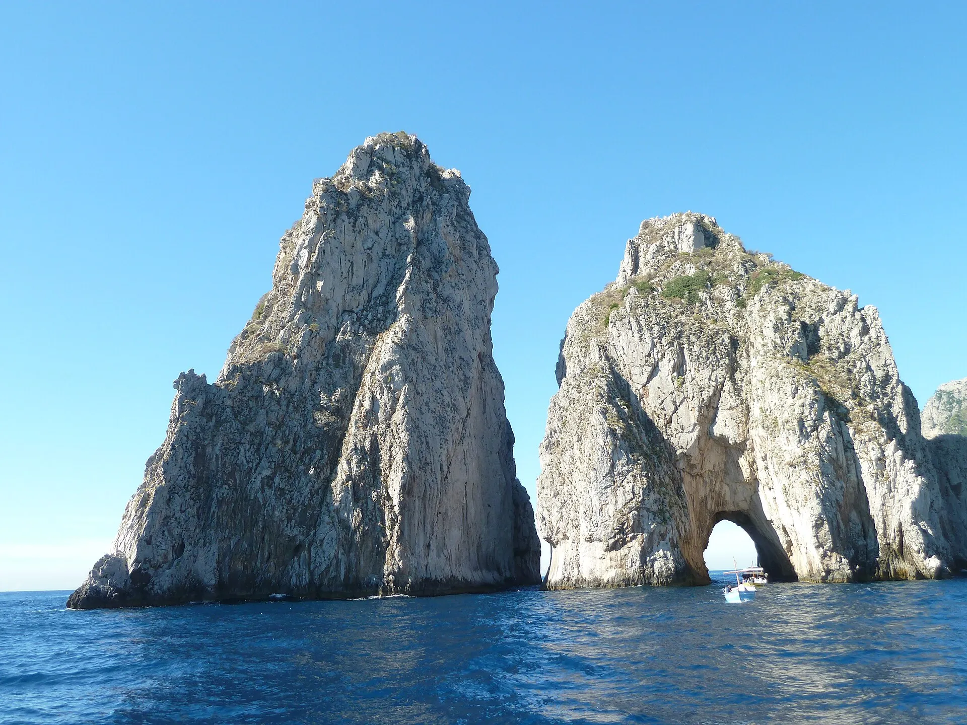 I Faraglioni di Capri visti dal mare