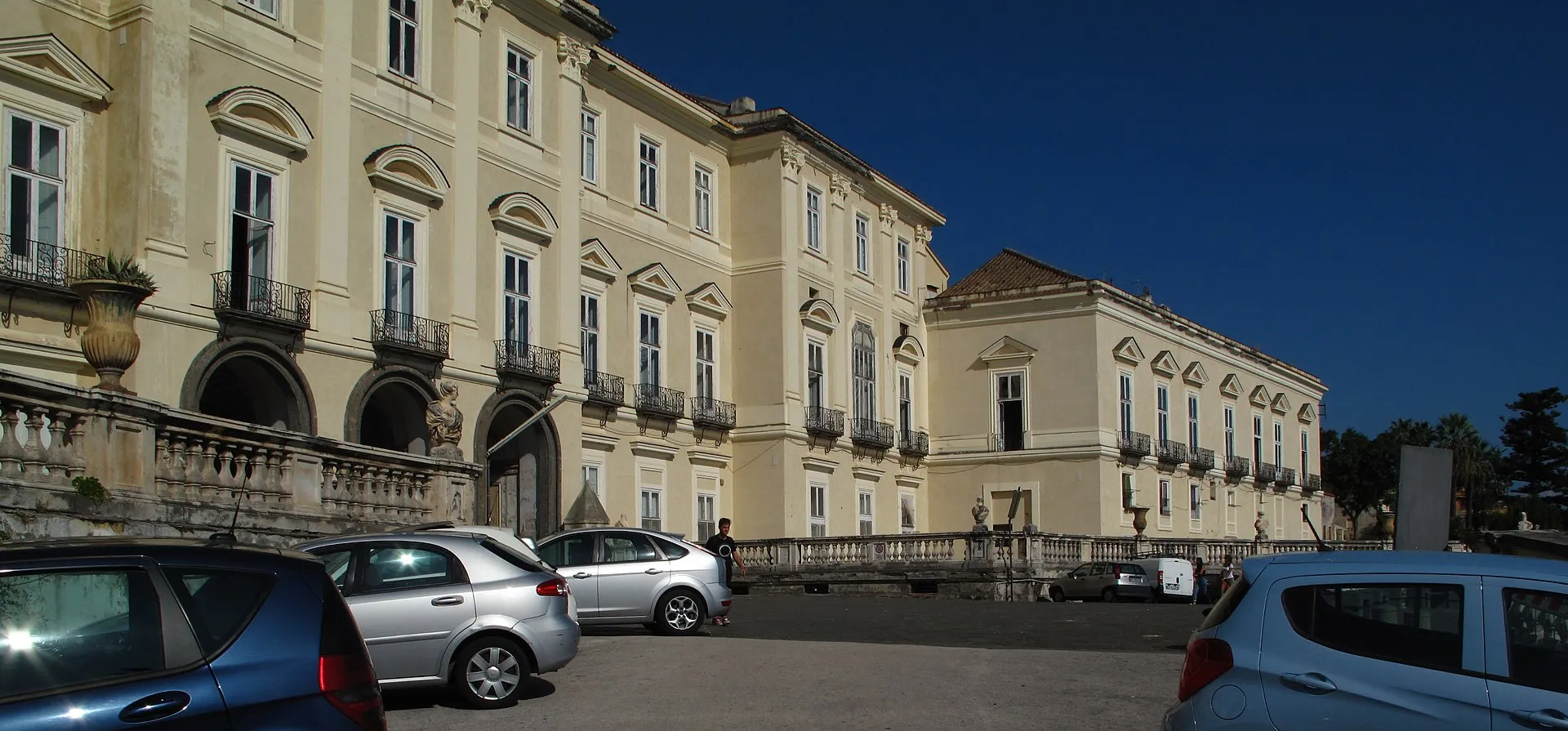 La facciata della Reggia di Portici