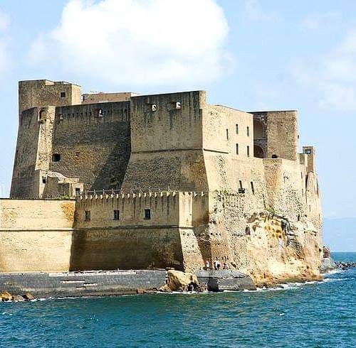 Castel dell'Ovo — Borgo Marinari