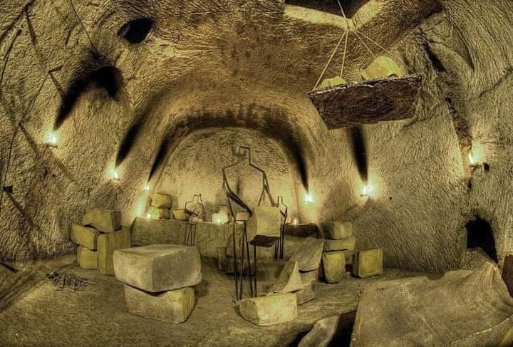 Napoli Sotterranea — Via dei Tribunali
