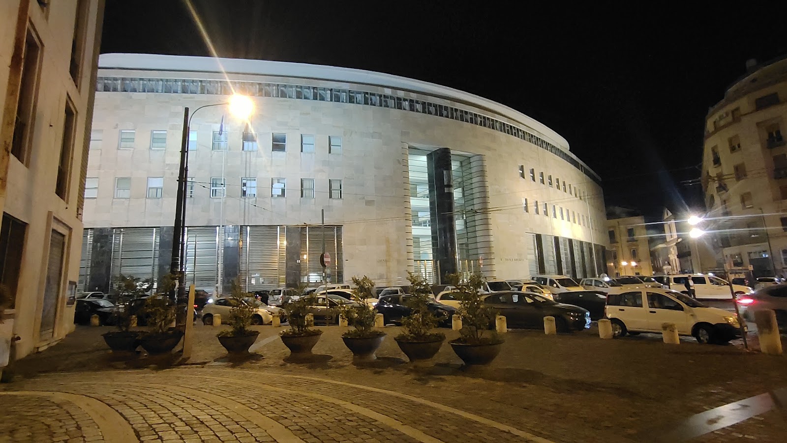 Il Palazzo delle Poste, il Novecento che entra in città — Palazzi di Napoli