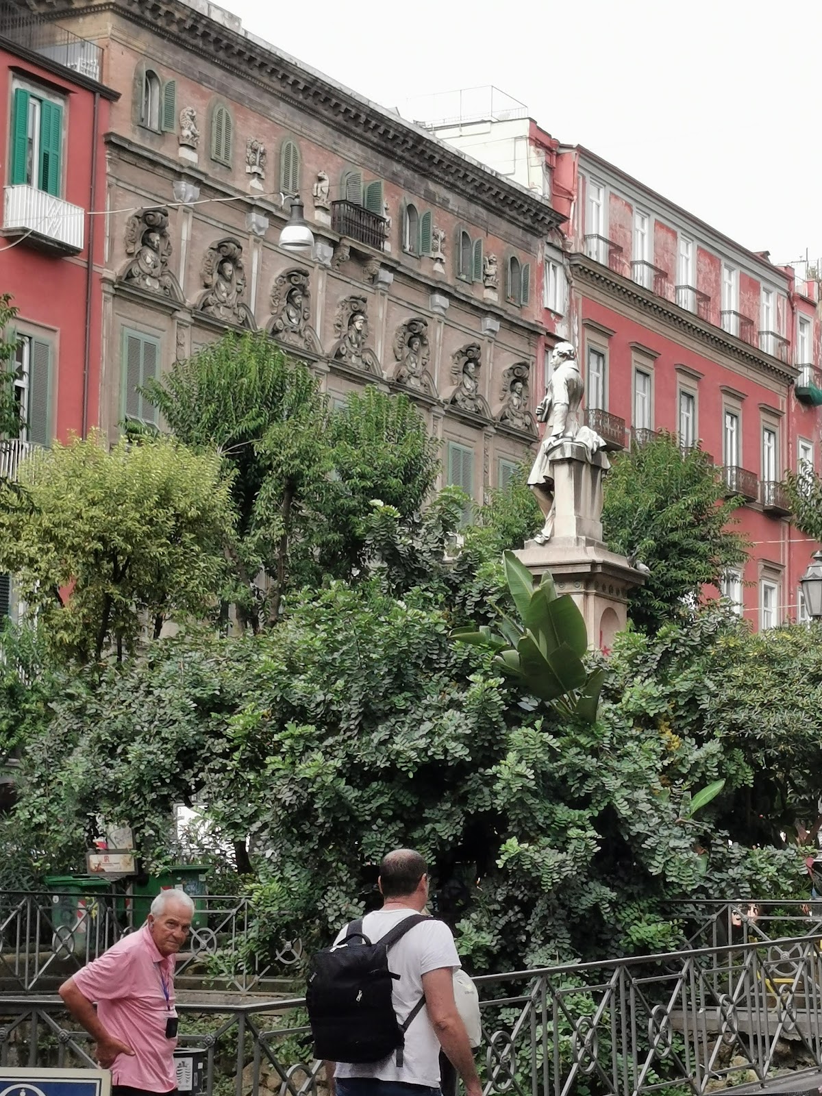 Palazzo Firrao, la facciata che si prende la piazza — foto 2