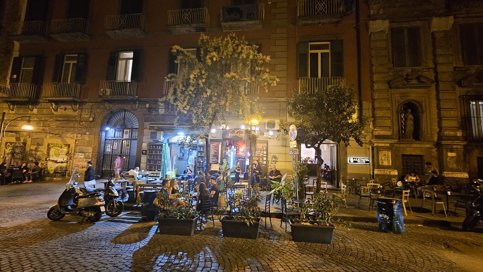 Palazzo Firrao, la facciata che si prende la piazza — foto 4