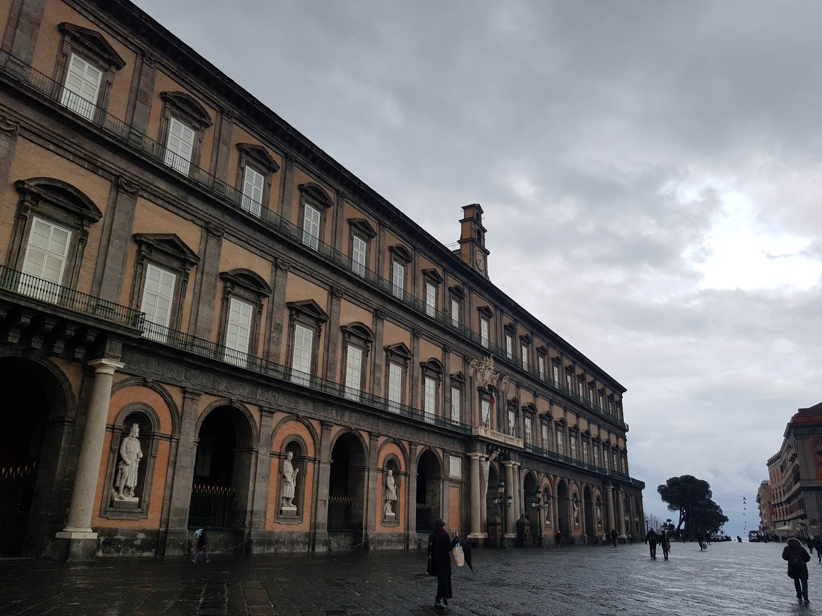 Palazzo Reale — Piazza del Plebiscito