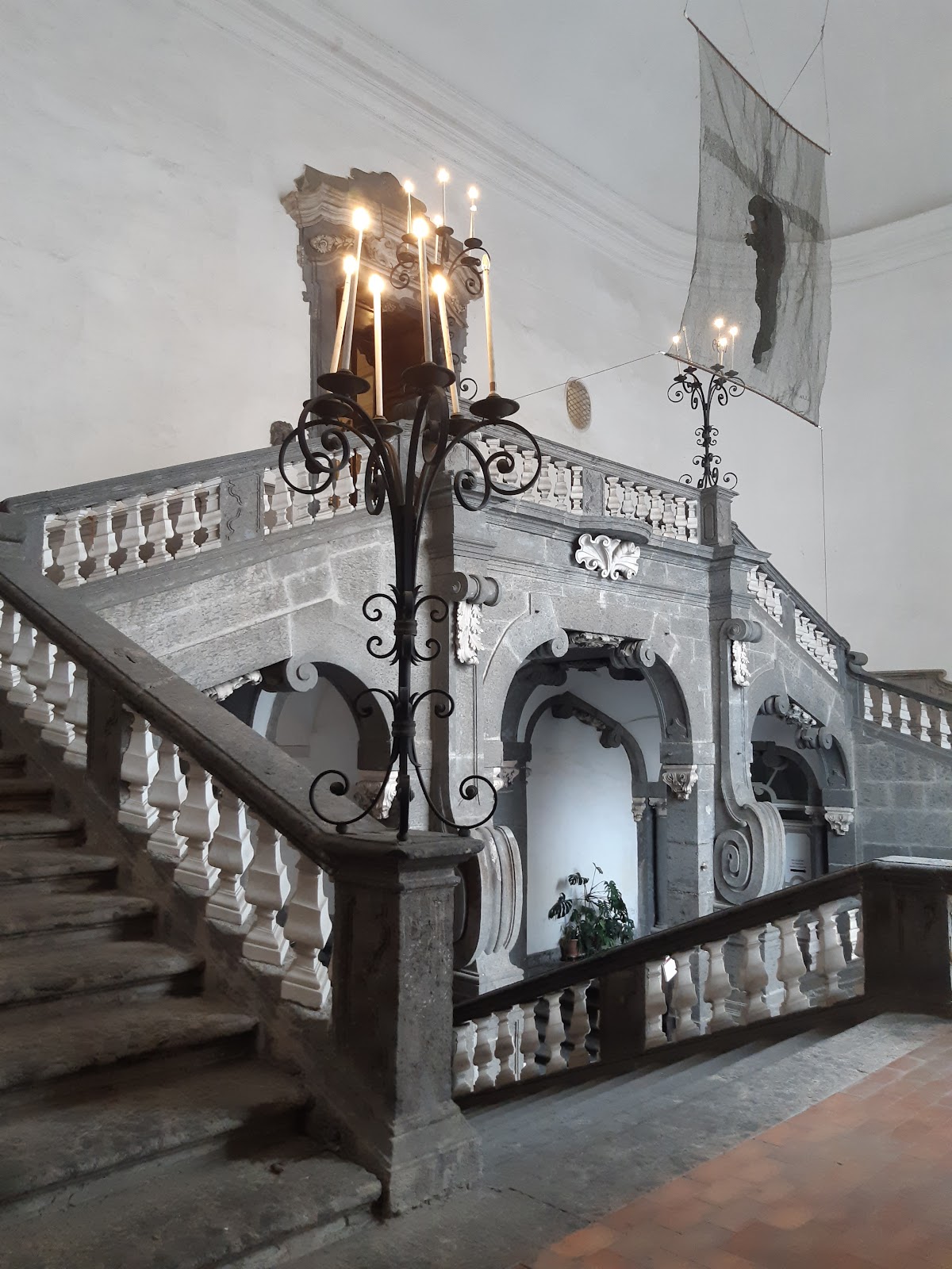 Palazzo Serra di Cassano e la porta chiusa — foto 3