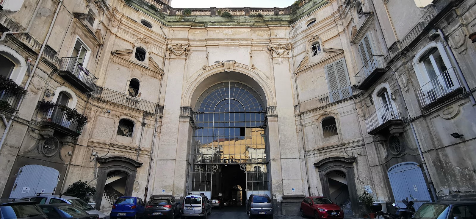 Palazzo Serra di Cassano e la porta chiusa — foto 4