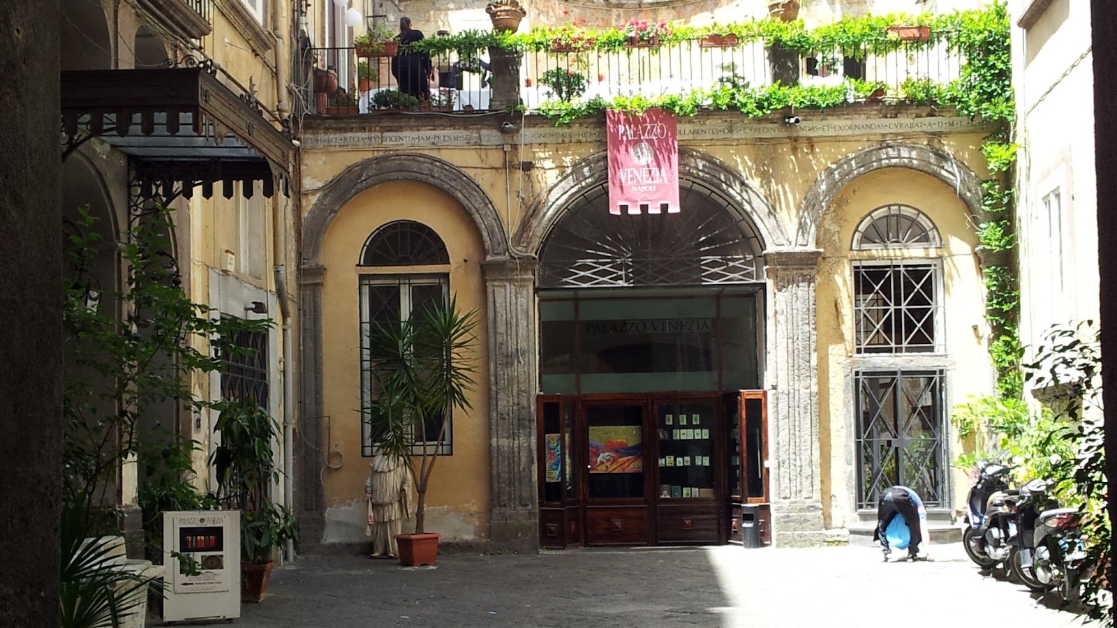 Palazzo Venezia, l'ambasciata più antica di Napoli — Palazzi di Napoli