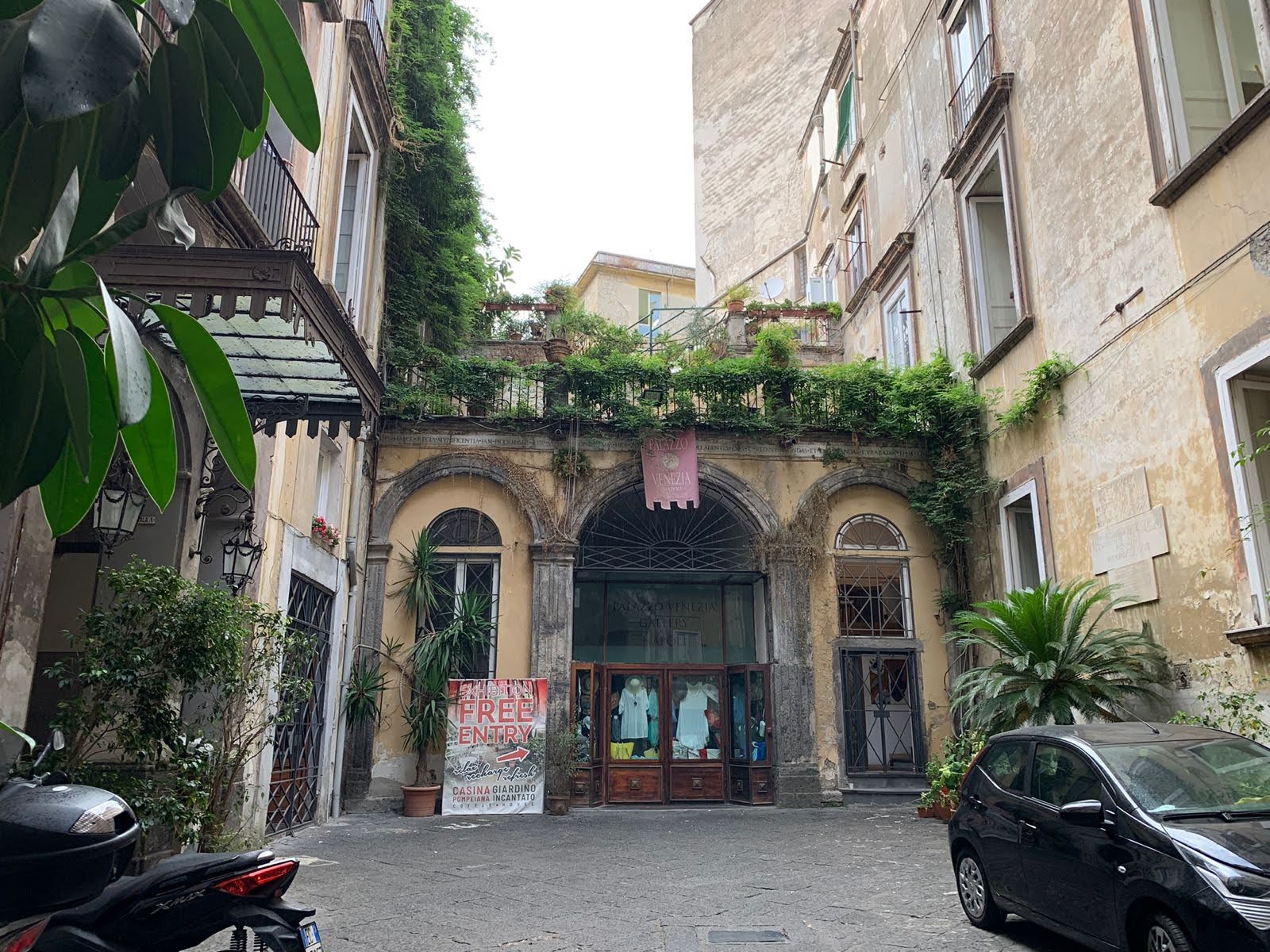 Palazzo Venezia, l'ambasciata più antica di Napoli — foto 2