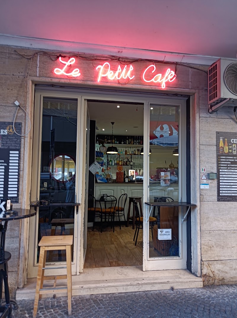 Le Petit Café