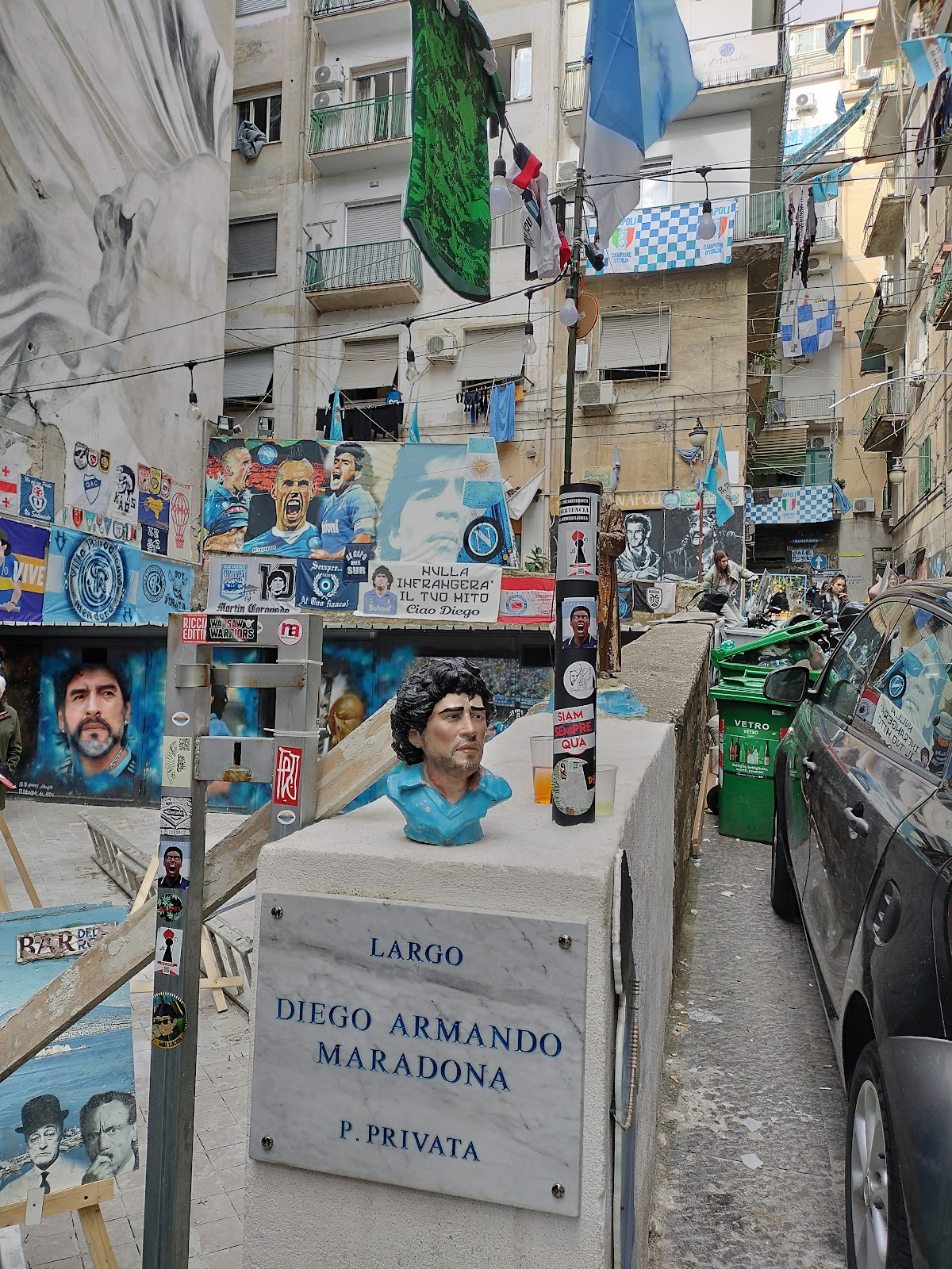 Napoli e Maradona: itinerario di una devozione — Guida · Calcio e culto